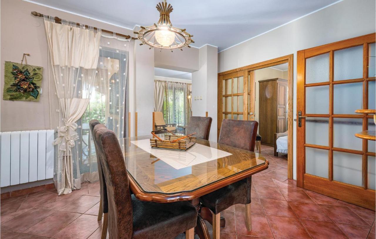 Stunning Apartment In Rovinj With Kitchen Bagian luar foto