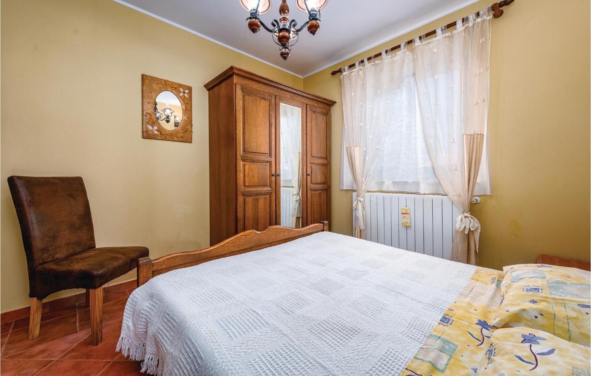 Stunning Apartment In Rovinj With Kitchen Bagian luar foto