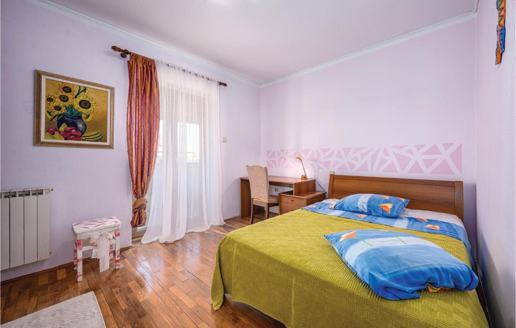 Stunning Apartment In Rovinj With Kitchen Bagian luar foto