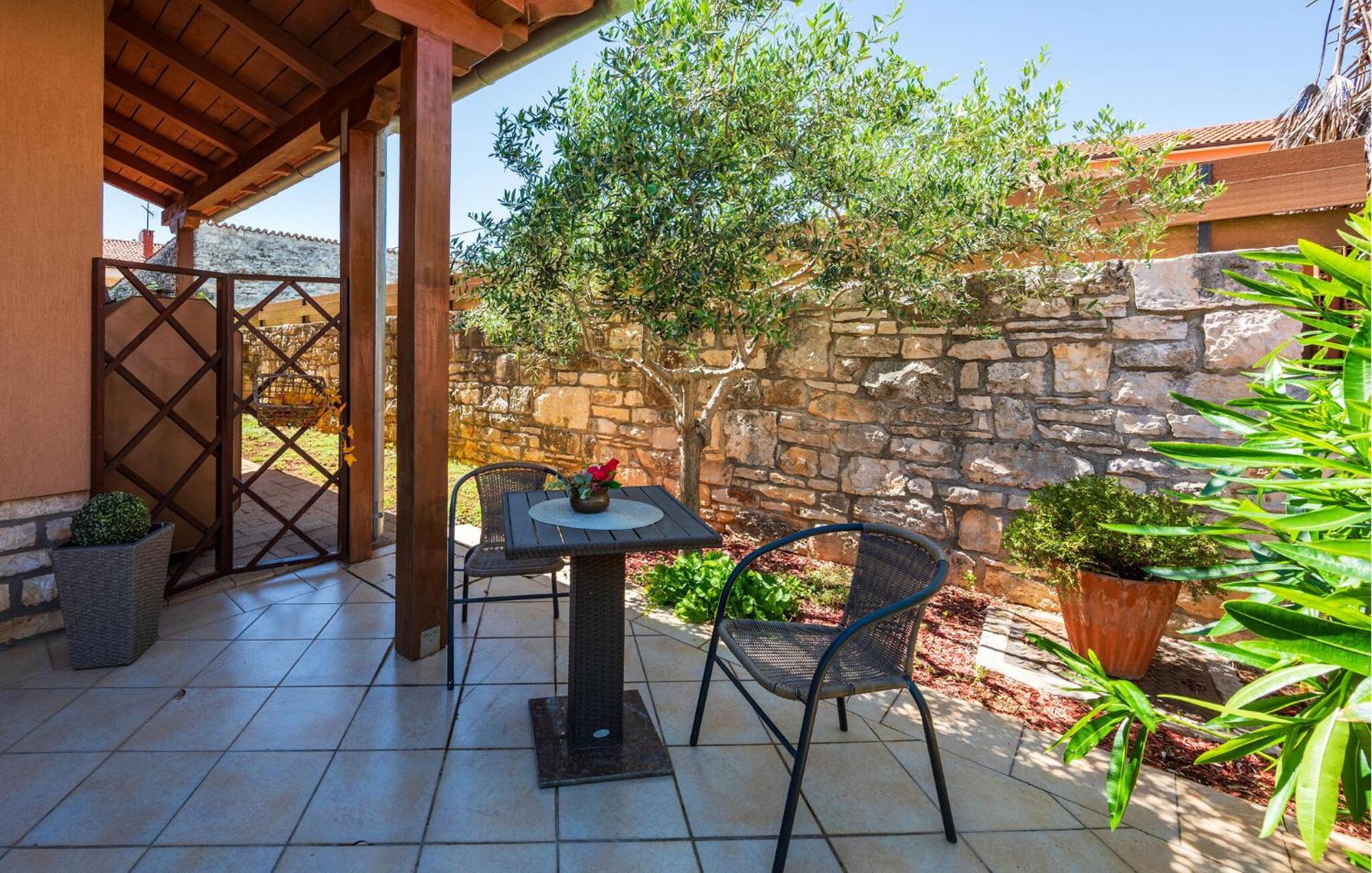 Stunning Apartment In Rovinj With Kitchen Bagian luar foto