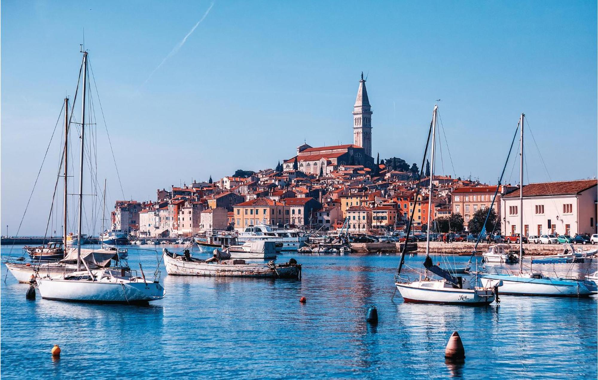 Stunning Apartment In Rovinj With Kitchen Bagian luar foto