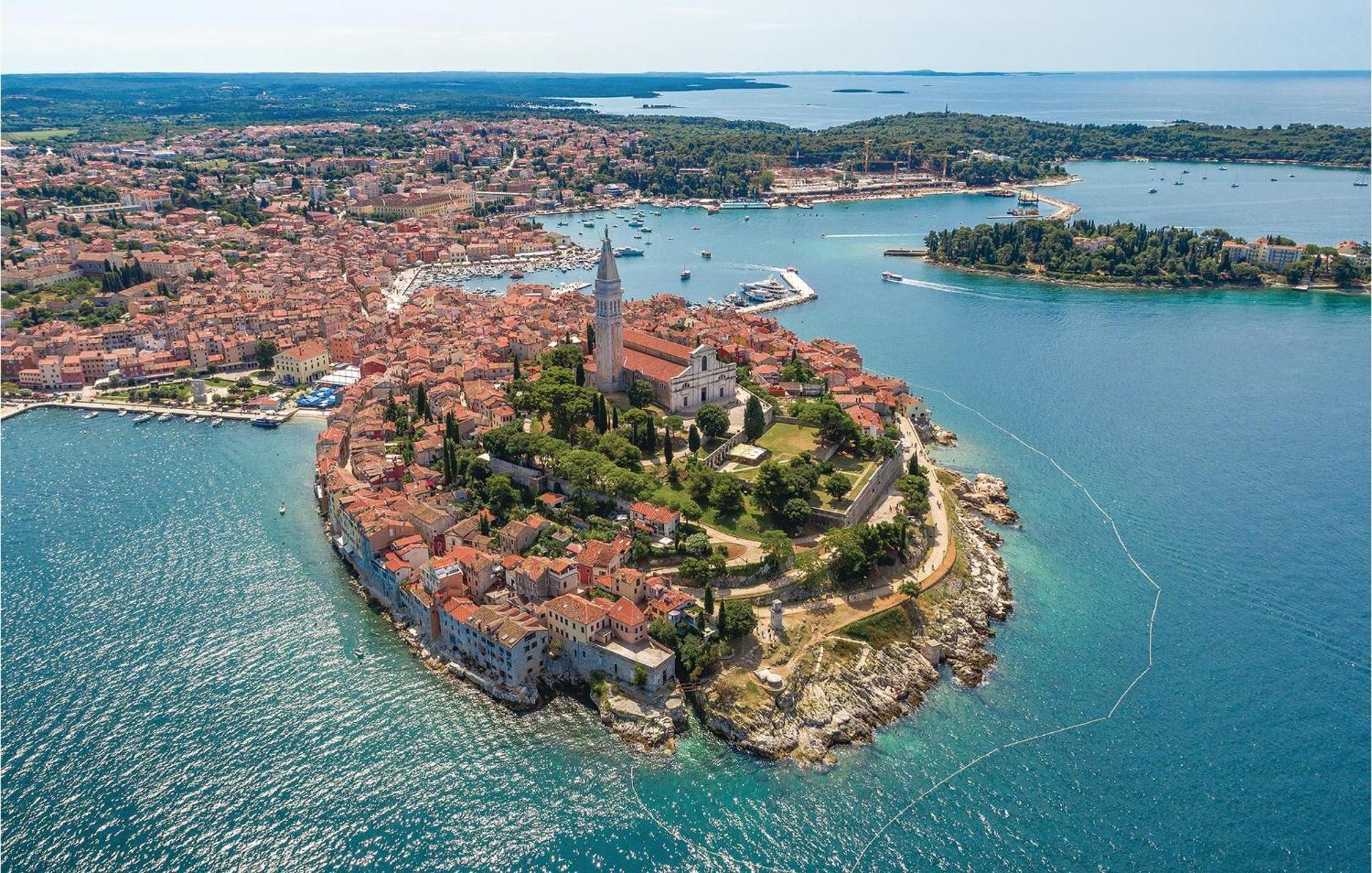 Stunning Apartment In Rovinj With Kitchen Bagian luar foto