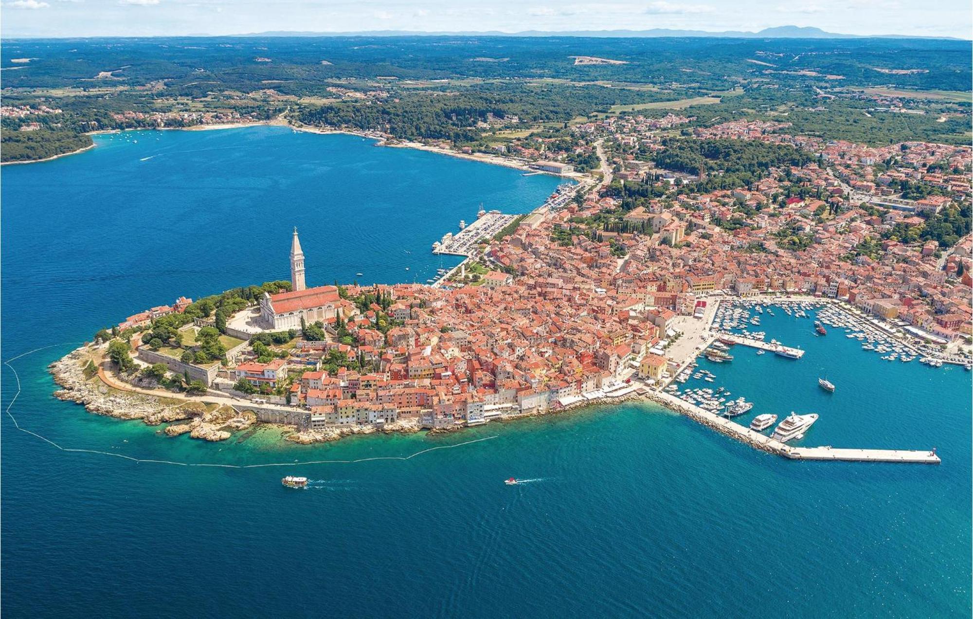 Stunning Apartment In Rovinj With Kitchen Bagian luar foto