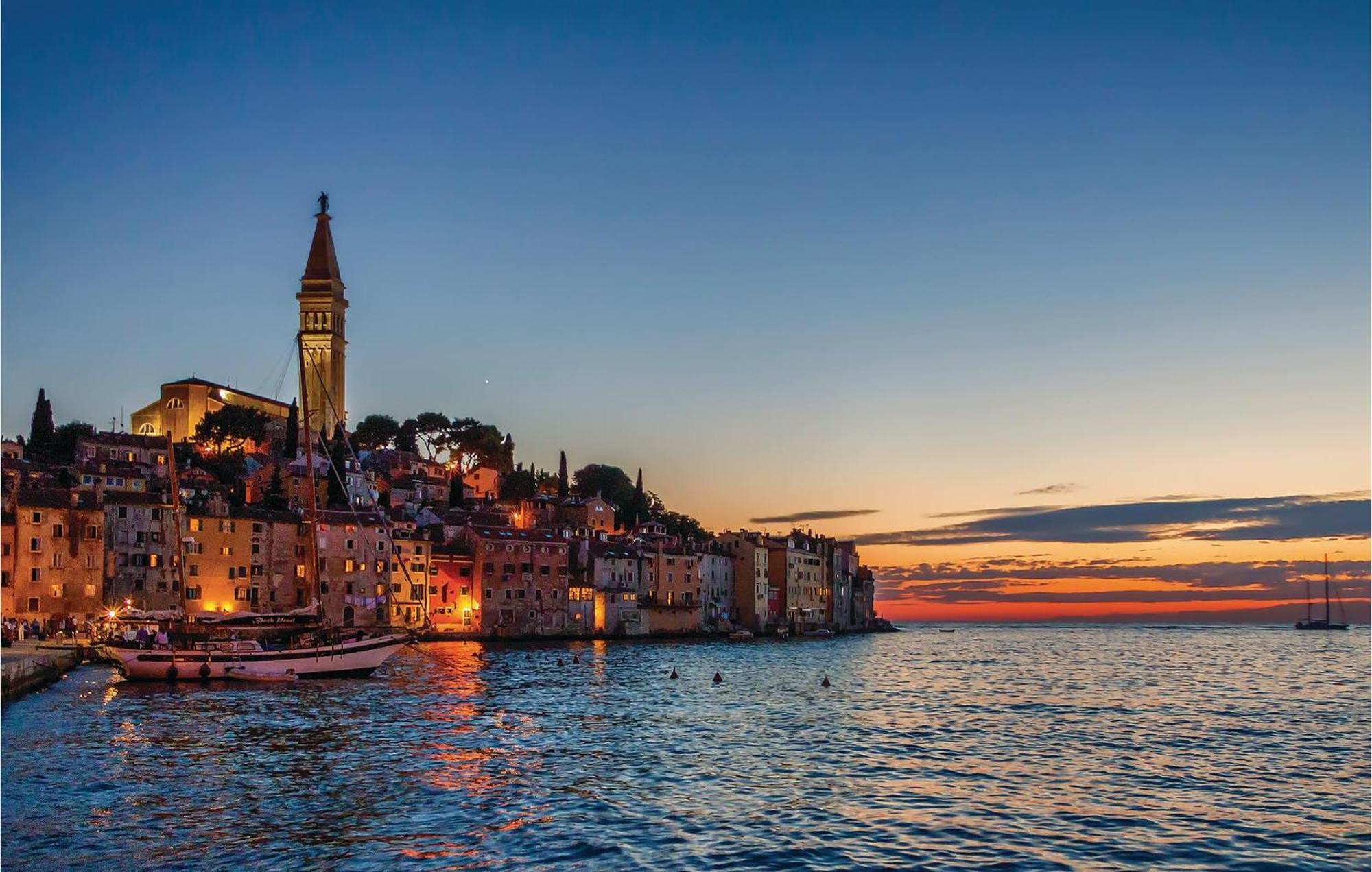 Stunning Apartment In Rovinj With Kitchen Bagian luar foto